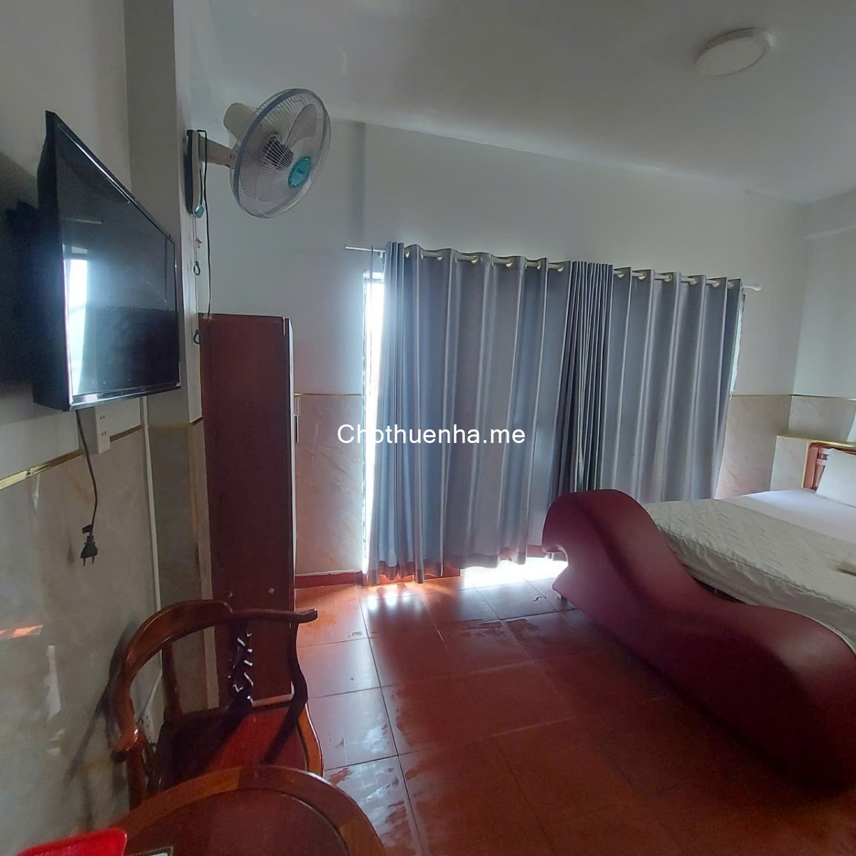 Sang khách sạn 18 phòng/có thang máy (giá 50 triệu) Quận Tân Phú.