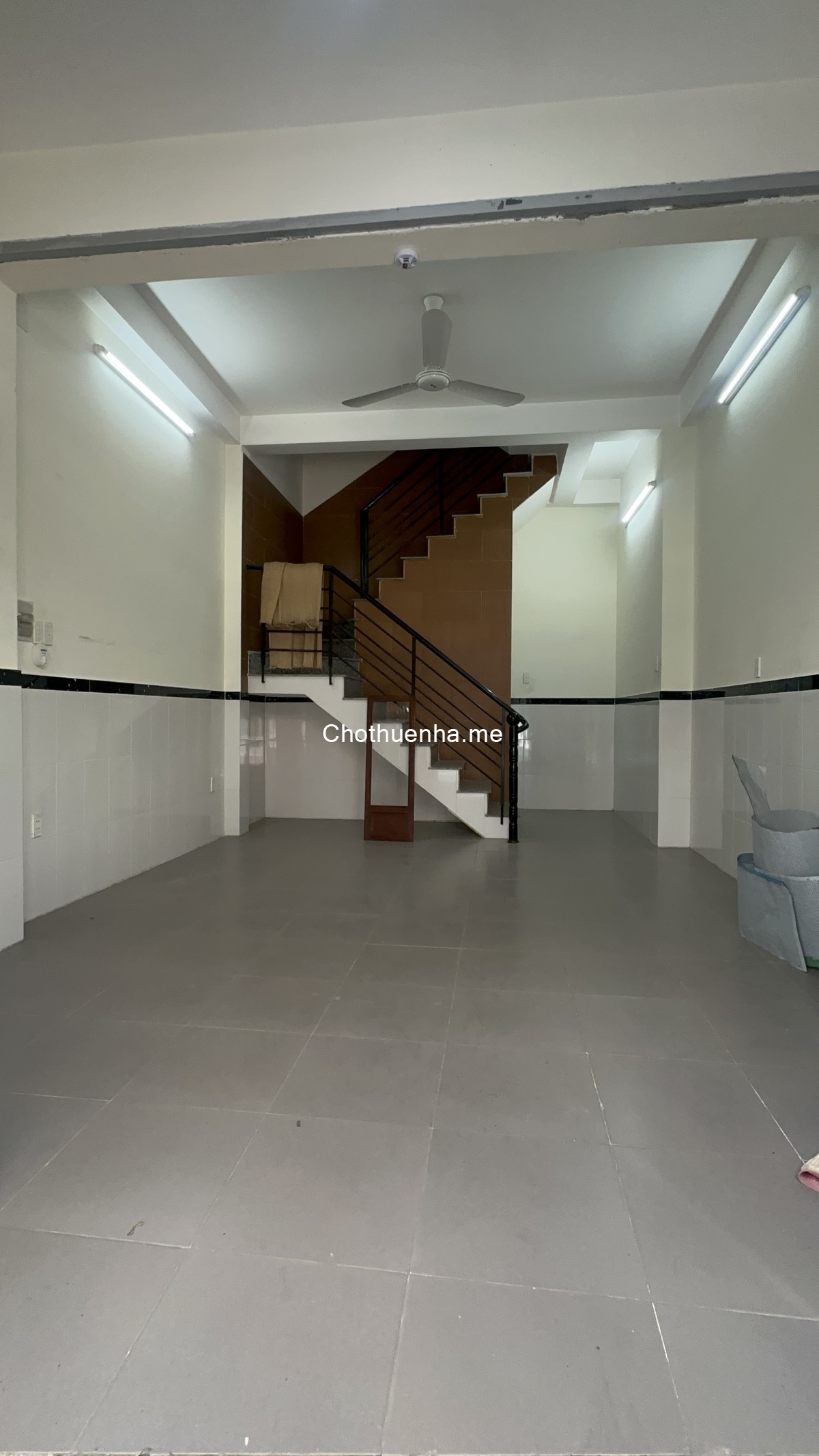 12 củ - Nhà Gò Vấp (Phạm Văn Chiêu) * 4.5x12m (nở hậu 5x14m), trệt 3 lầu, 3 PN, 3 WC.