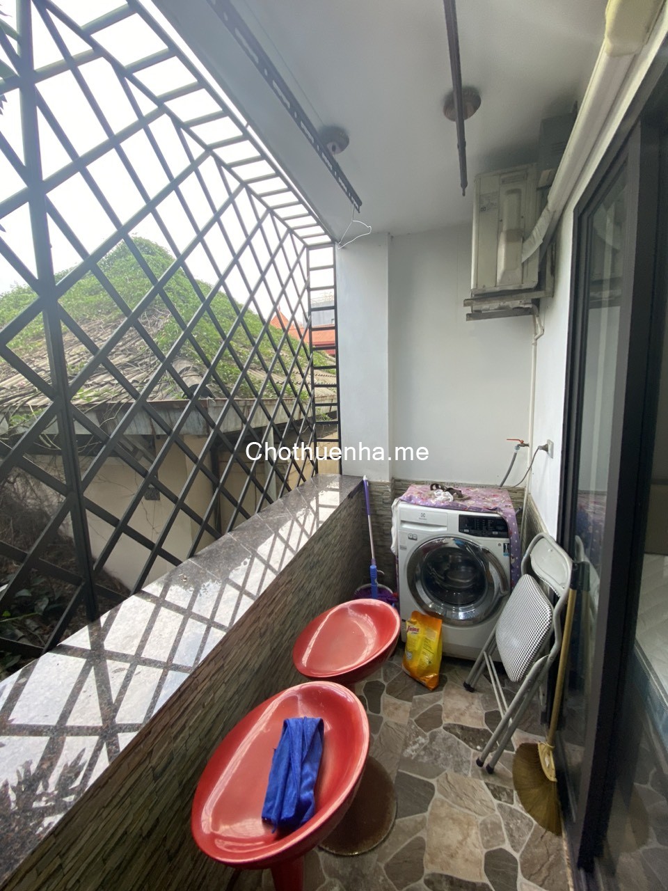 Cho thuê căn hộ Phố Trích Sài, Tây Hồ, tầng cao view thoáng 1 phút đi bộ tới hồ, gần phố đi bộ. Chỉ