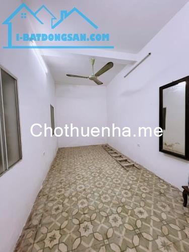 Cho thuê nhà ngõ Chợ Khâm Thiên- Đống Đa - dt 30 m2*2,5 tầng - Giá 6tr