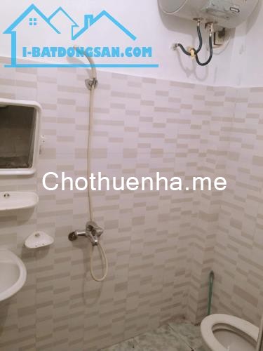 Cho thuê nhà ngõ Chợ Khâm Thiên- Đống Đa - dt 30 m2*2,5 tầng - Giá 6tr