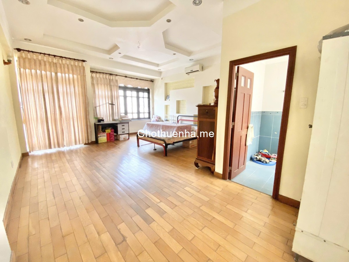 Cho thuê nhà phố mặt tiền cạnh LOTTE, Tân Quy, Quận 7