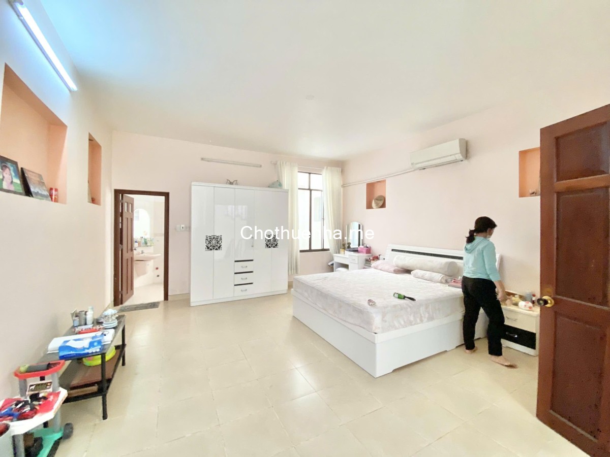 Cho thuê nhà phố mặt tiền cạnh LOTTE, Tân Quy, Quận 7