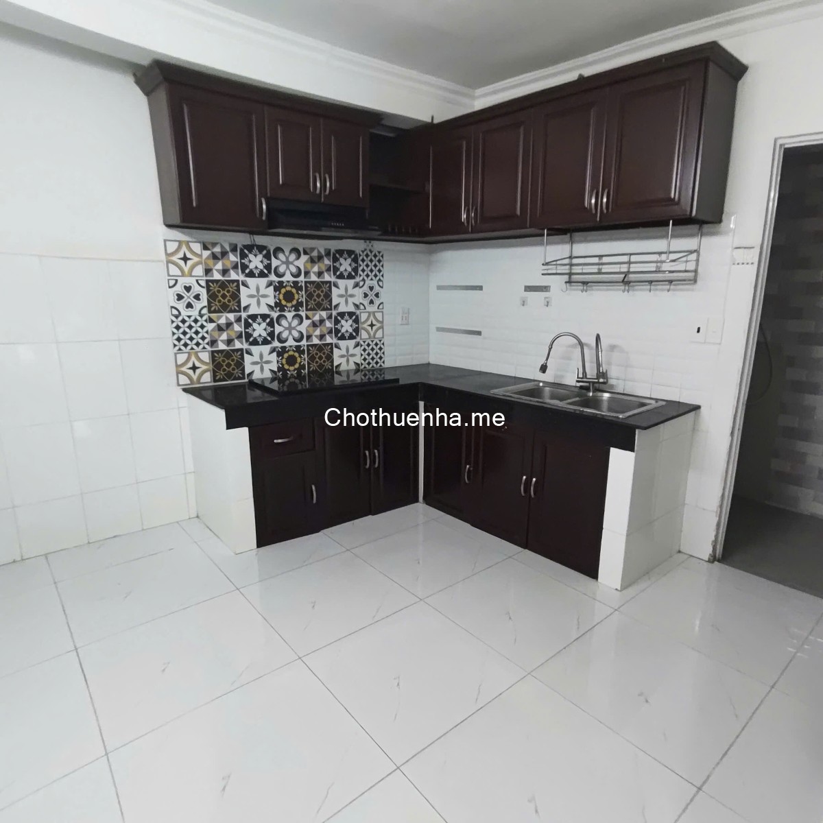 Cho thuê nhà nguyên căn Nguyễn Xí, 2 tầng, đẹp, chắc chắn