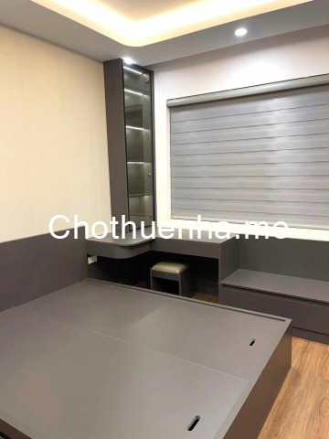 Cho thuê nhà ngõ Đội Cấn 40m2 x 4 tầng, 5 ngủ, 16.5 triệu vào ngay