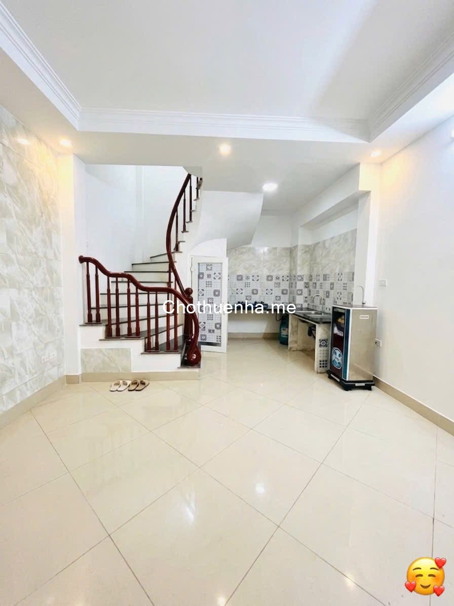 Cho thuê nhà ngõ 96 Đại Từ, 30m2 x 5 tầng, 3 ngủ, 10 triệu