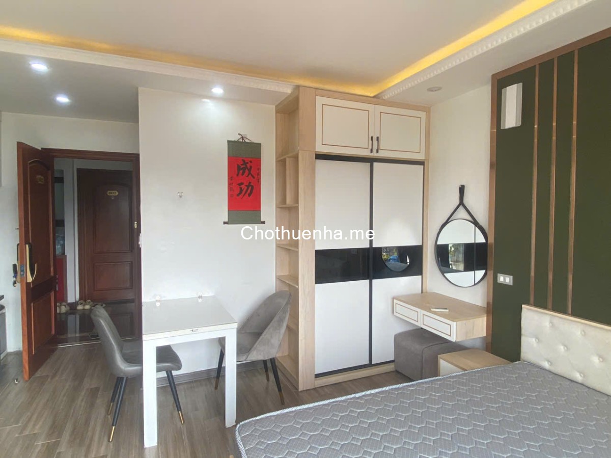 Cho thuê Căn Chung cư mini giá rẻ tại Ngõ 193 Trích Sài. Ban công View hồ cực thoáng. Chỉ 7tr