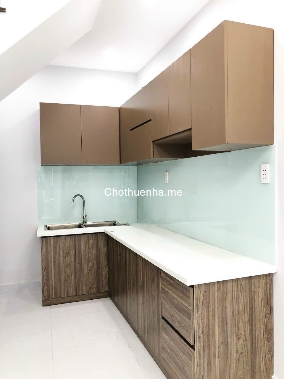 - CHO THUÊ NHÀ GÓC 2 MT HẺM XE HƠI KHU VƯỜN ĐIỀU