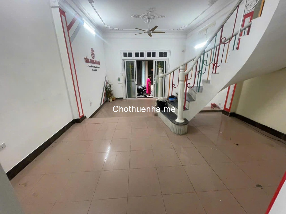 Nhà riêng ngõ phố minh khai, ngõ quỳnh diện tích 55m2x4t giá 15tr có thương lượng