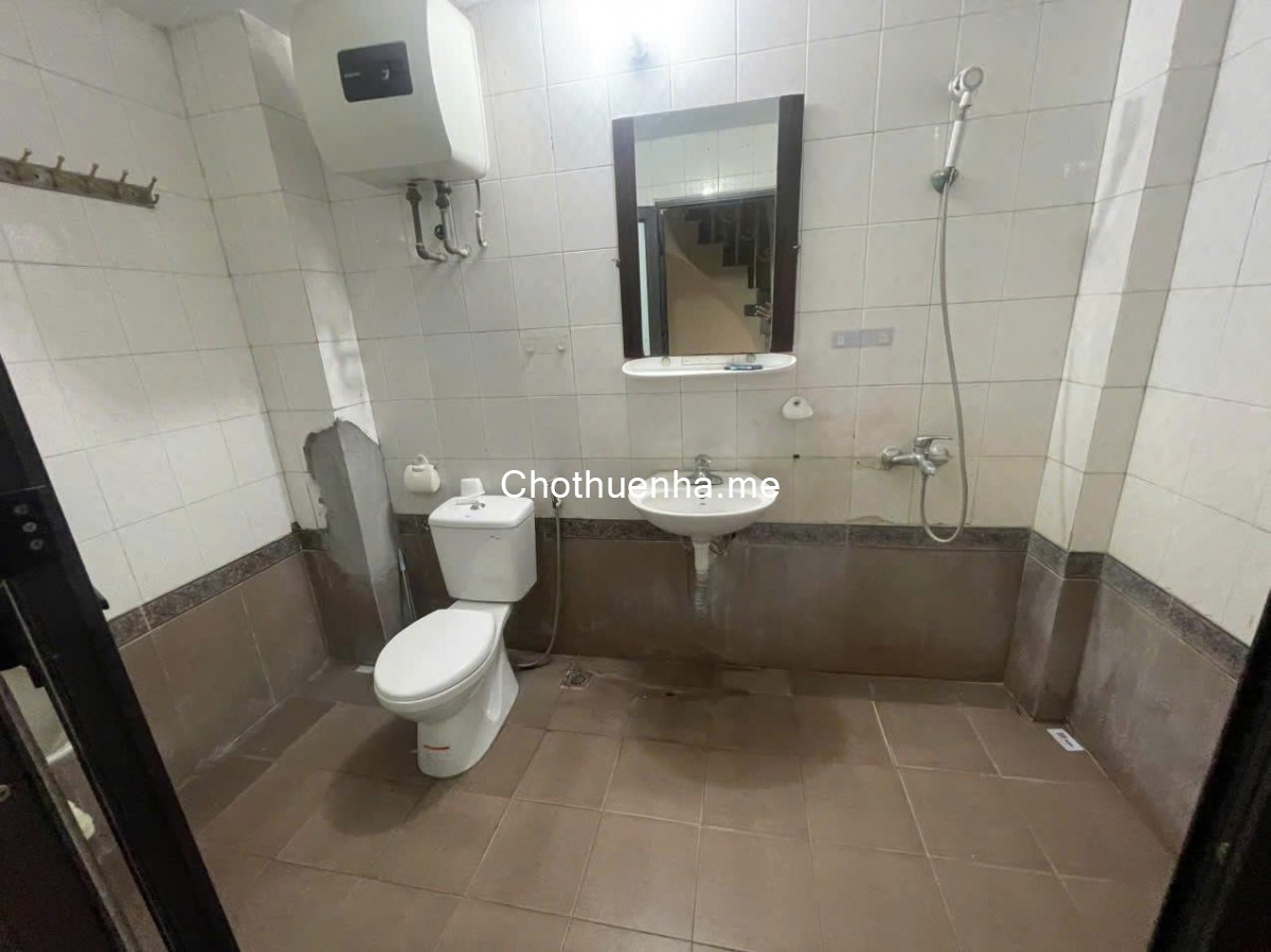 Nhà riêng ngõ phố minh khai, ngõ quỳnh diện tích 55m2x4t giá 15tr có thương lượng