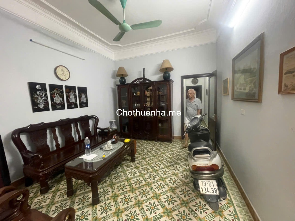 Ngõ 274, đường Trương Định, diện tích 55m2x3t va 20m2 sân trước sau, 13 triệu