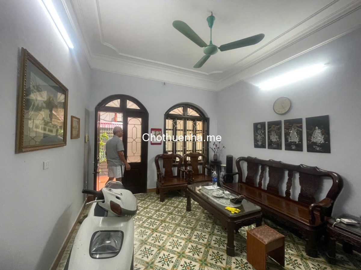 Ngõ 274, đường Trương Định, diện tích 55m2x3t va 20m2 sân trước sau, 13 triệu