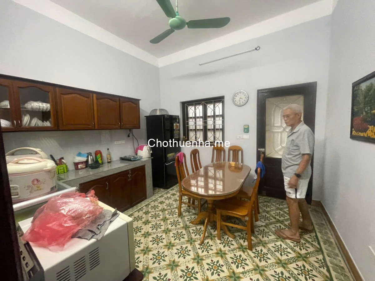 Ngõ 274, đường Trương Định, diện tích 55m2x3t va 20m2 sân trước sau, 13 triệu