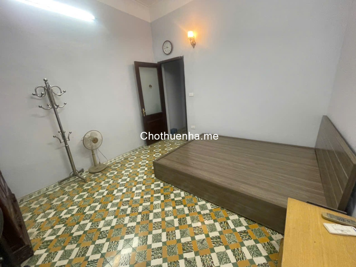 Ngõ 274, đường Trương Định, diện tích 55m2x3t va 20m2 sân trước sau, 13 triệu