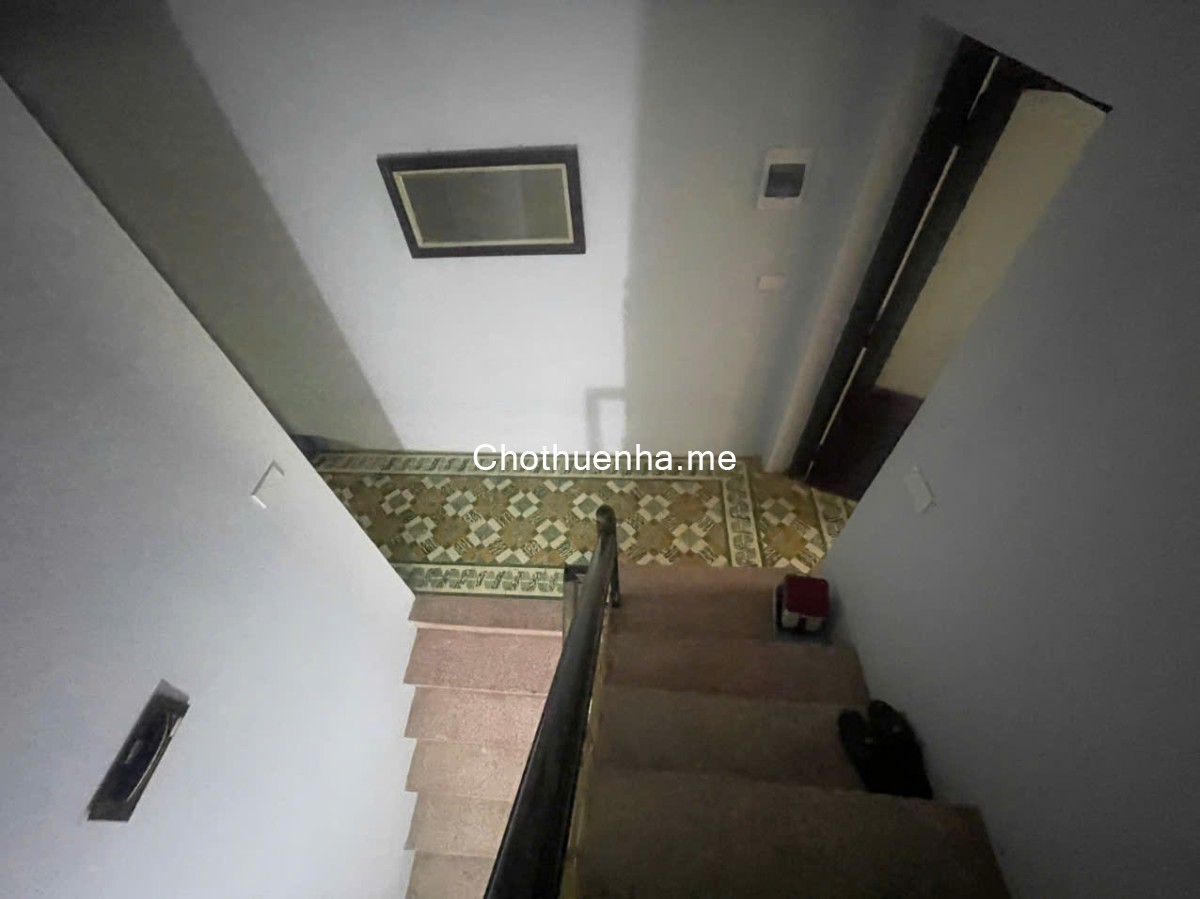 Ngõ 274, đường Trương Định, diện tích 55m2x3t va 20m2 sân trước sau, 13 triệu