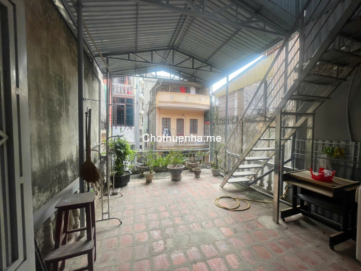 Ngõ 274, đường Trương Định, diện tích 55m2x3t va 20m2 sân trước sau, 13 triệu