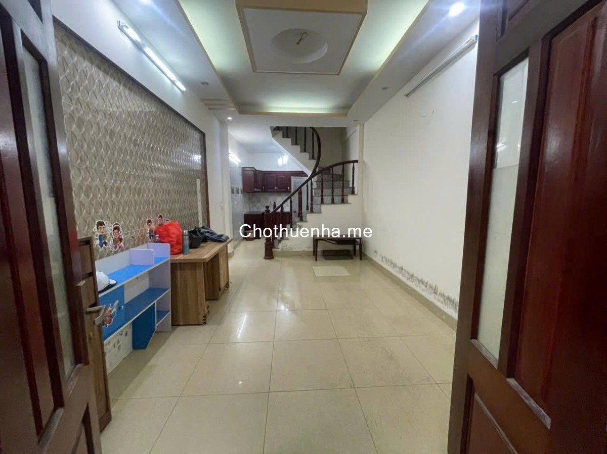 Nhà riêng ngõ 259 vĩnh hưng dt35m2x5t giá 11tr