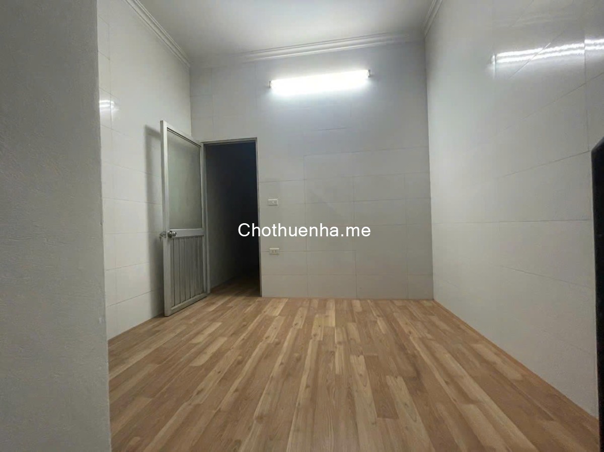 Nhà riêng ngõ phố minh khai mai động dt 30m2x4t giá 10tr
