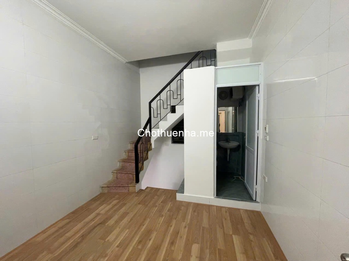 Nhà riêng ngõ phố minh khai mai động dt 30m2x4t giá 10tr