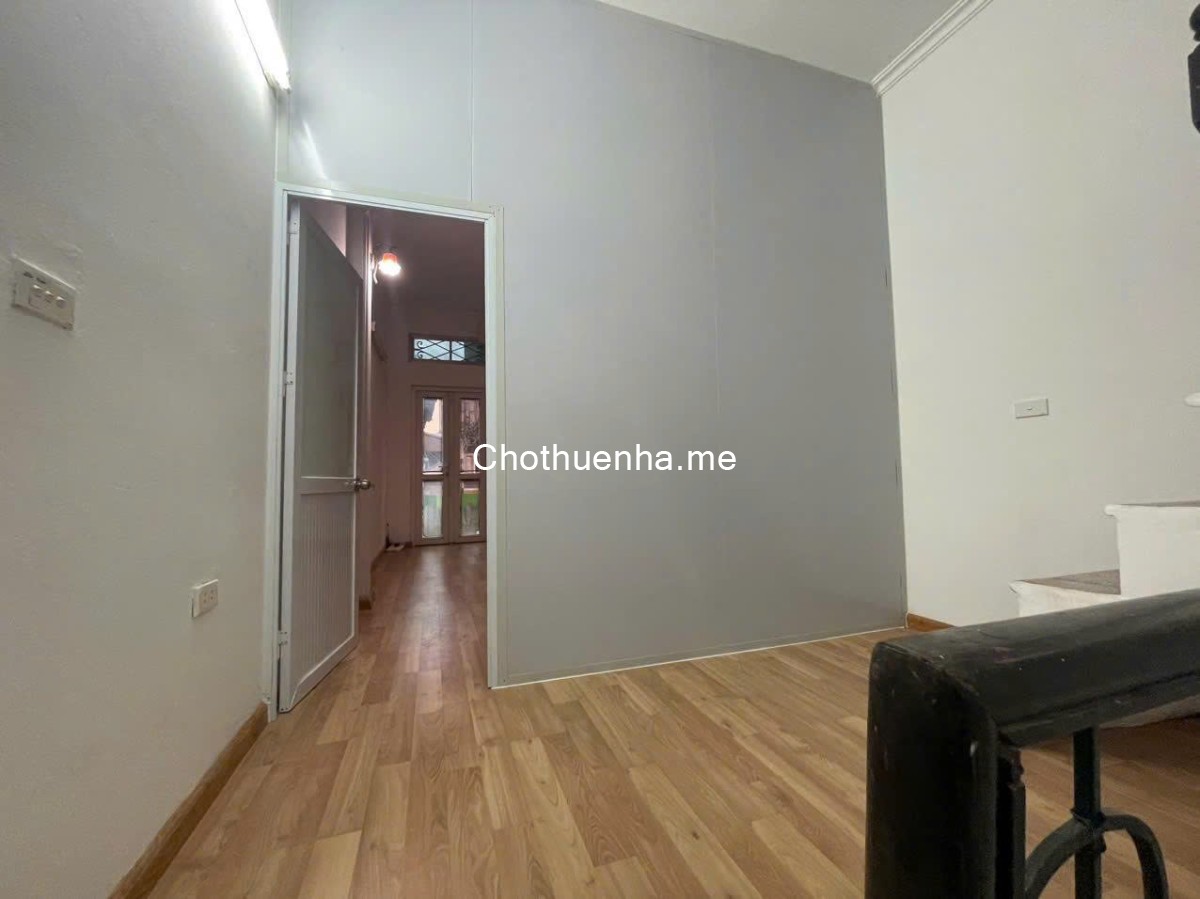 Nhà riêng ngõ phố minh khai mai động dt 30m2x4t giá 10tr