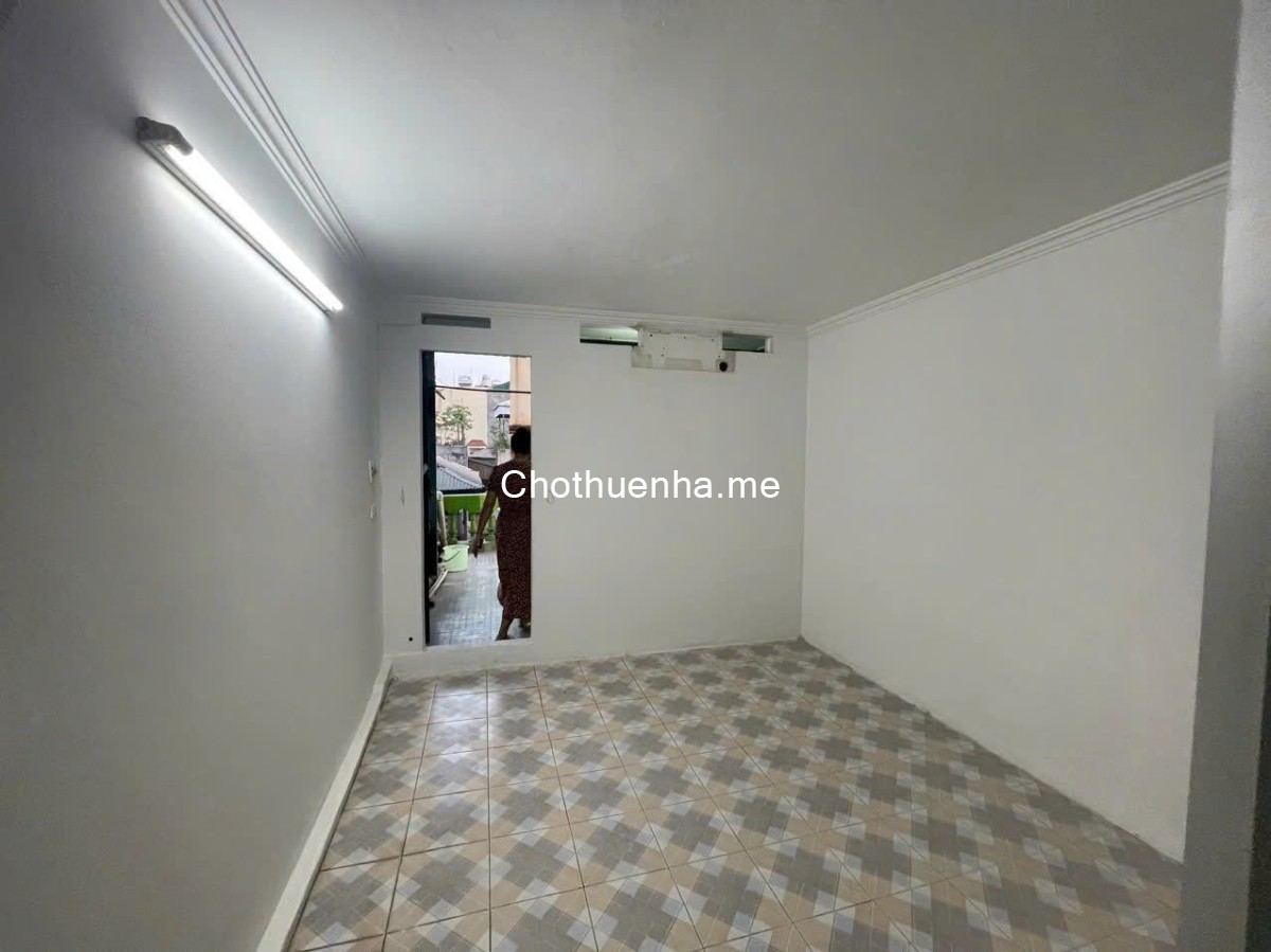 Nhà riêng ngõ phố minh khai mai động dt 30m2x4t giá 10tr