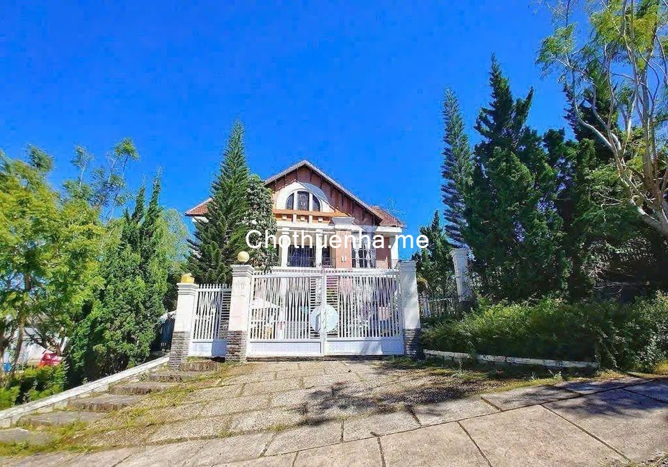 Cho thuê villla sân vườn 1000m2 Nguyễn Hữu Cảnh 12 phòng ngủ giá 48 triệu tại Đà Lạt