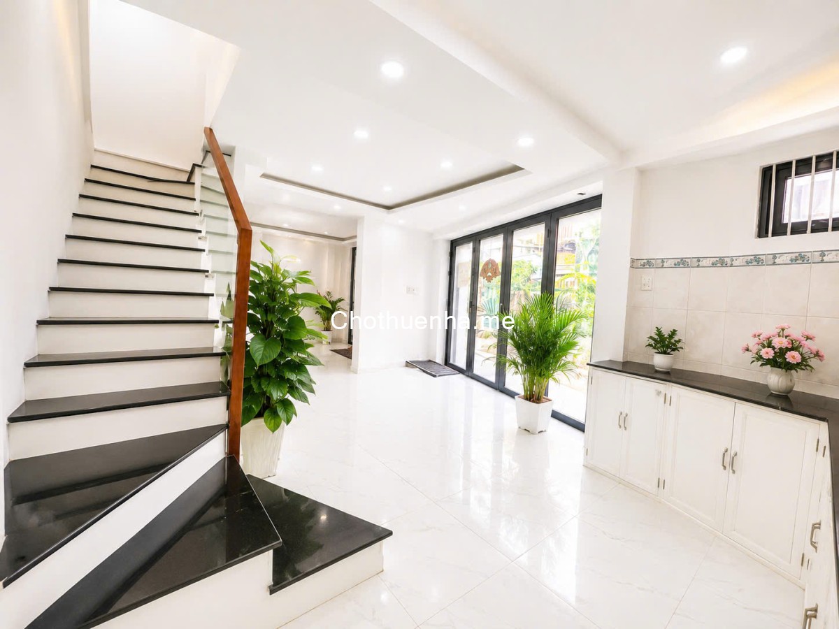 Cho thuê nhà 3 tầng DT 8x7, 3 PN 4WC, 14 triệu