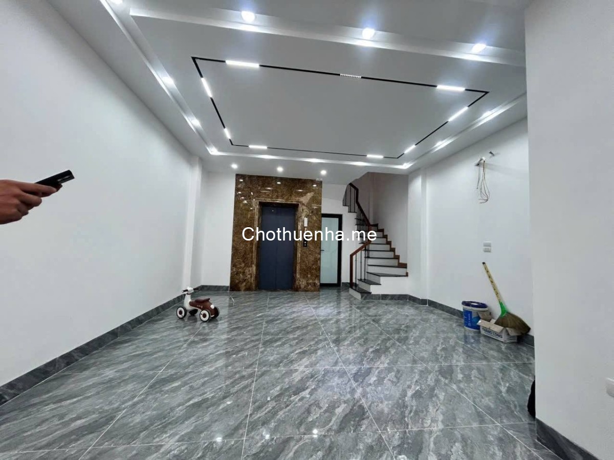 CHO THUÊ NHÀ XÂY MỚI CÓ THANG MÁY – KHÂM THIÊN, ĐỐNG ĐA 6 TẦNG 4PN 17 TRIỆU/THÁNG