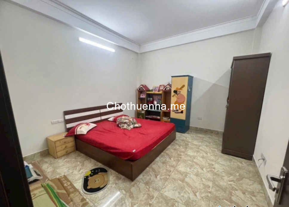 Cho thuê nhà Nguyên Căn Ngọc Thụy 70m tầng 3 ngủ- đủ nội thât 8tr/ tháng
