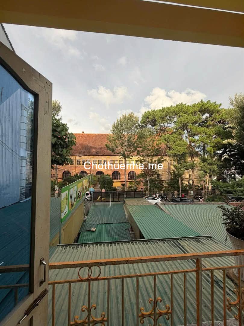 Cho thuê nhà nguyên căn sân rộng mặt tiền Yersin giá 15 triệu tại Đà Lạt Lâm Đồng