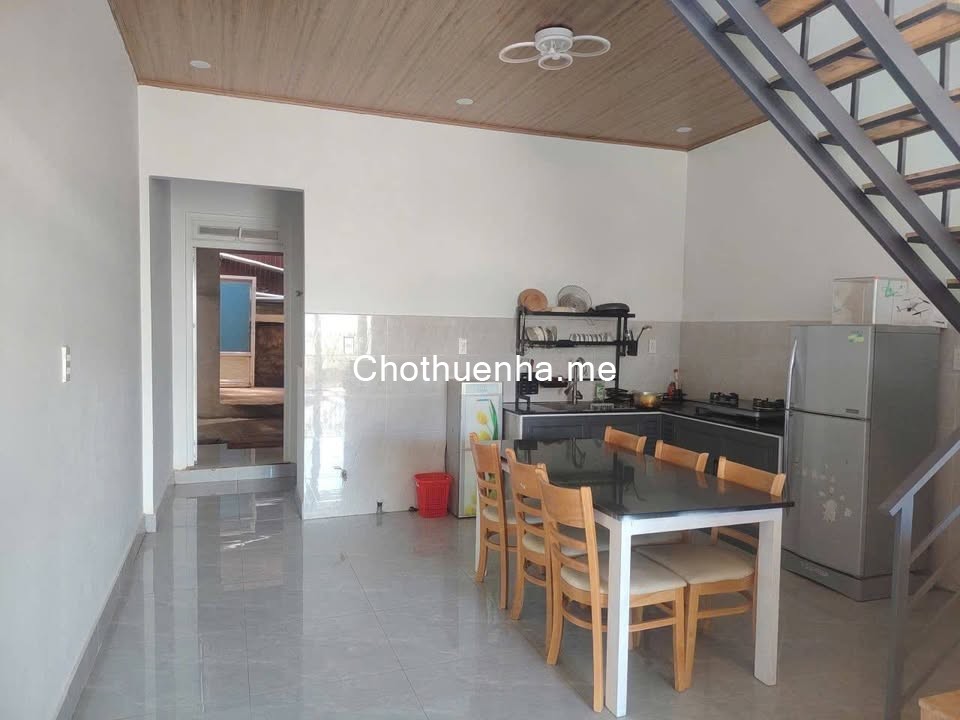 Cho thuê nhà nguyên căn 2 phòng ngủ có kho lớn giá 7 triệu tại đường Công Chúa Ngọc Hân Đà Lạt Lâm