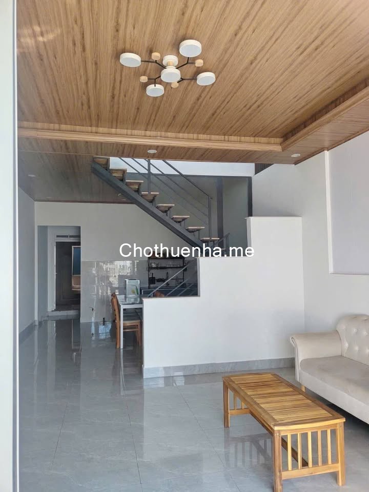 Cho thuê nhà nguyên căn 2 phòng ngủ có kho lớn giá 7 triệu tại đường Công Chúa Ngọc Hân Đà Lạt Lâm